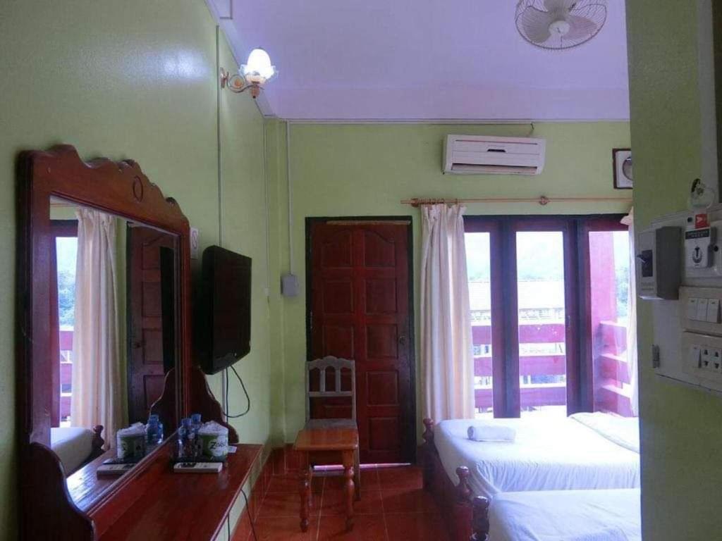 Vang Vieng Mountain View Hotel Exterior photo